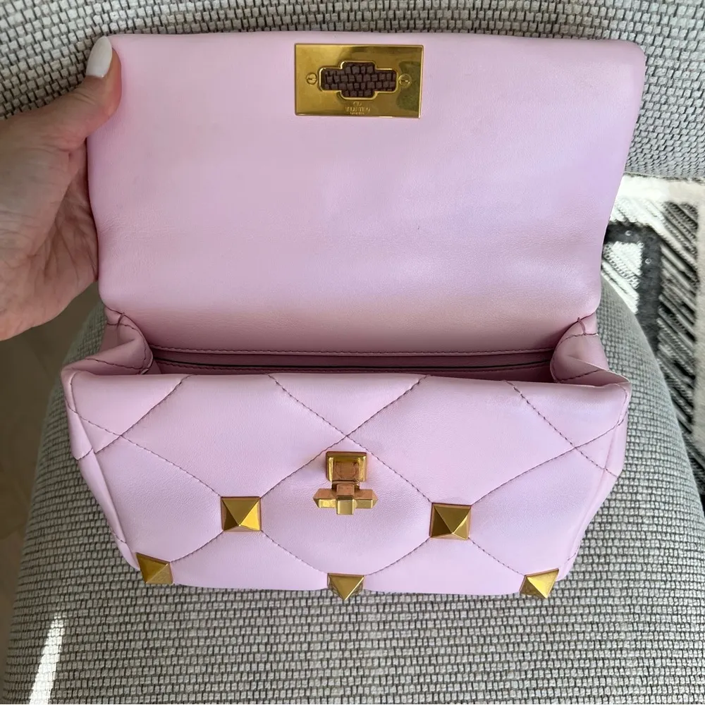 Valentino Garavani Roman Stud Medium Quilted Chain Shoulder Bag - Image 7