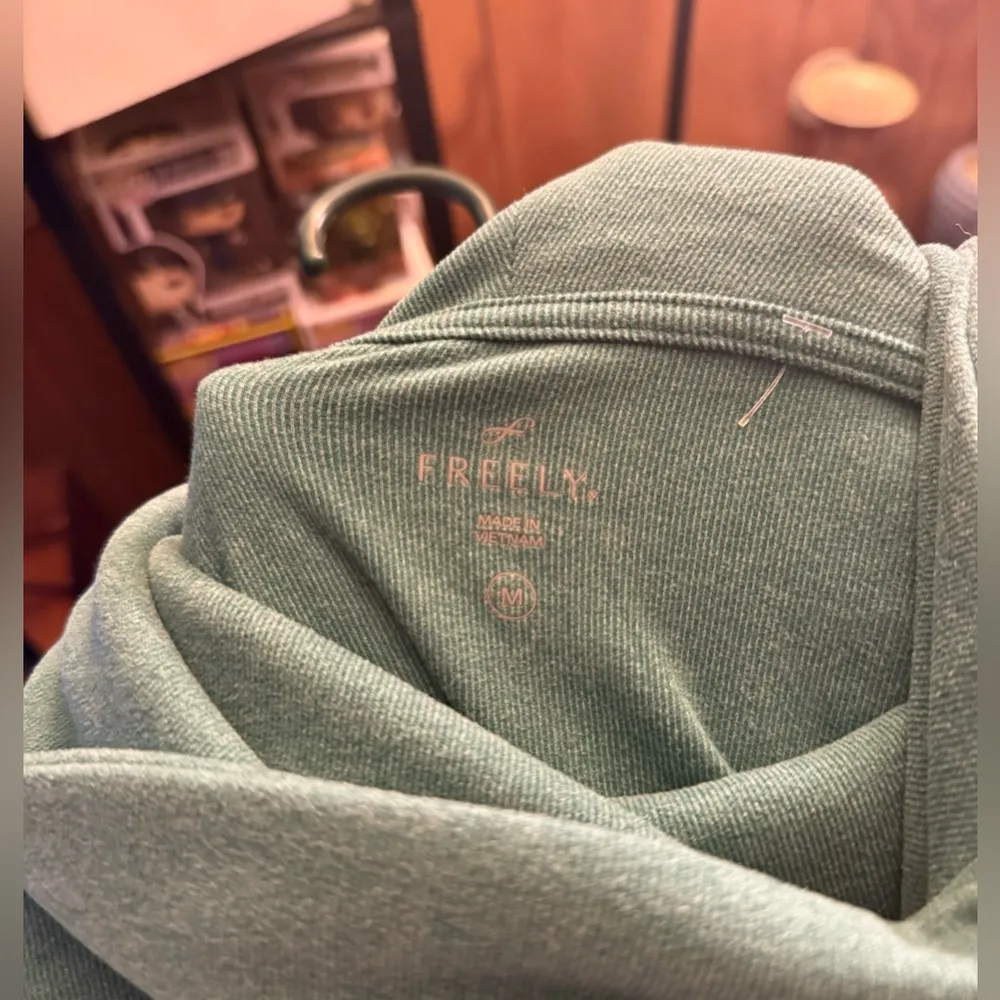 Women’s Freely Turtle Neck Pullover Size Medium Blue - Image 3