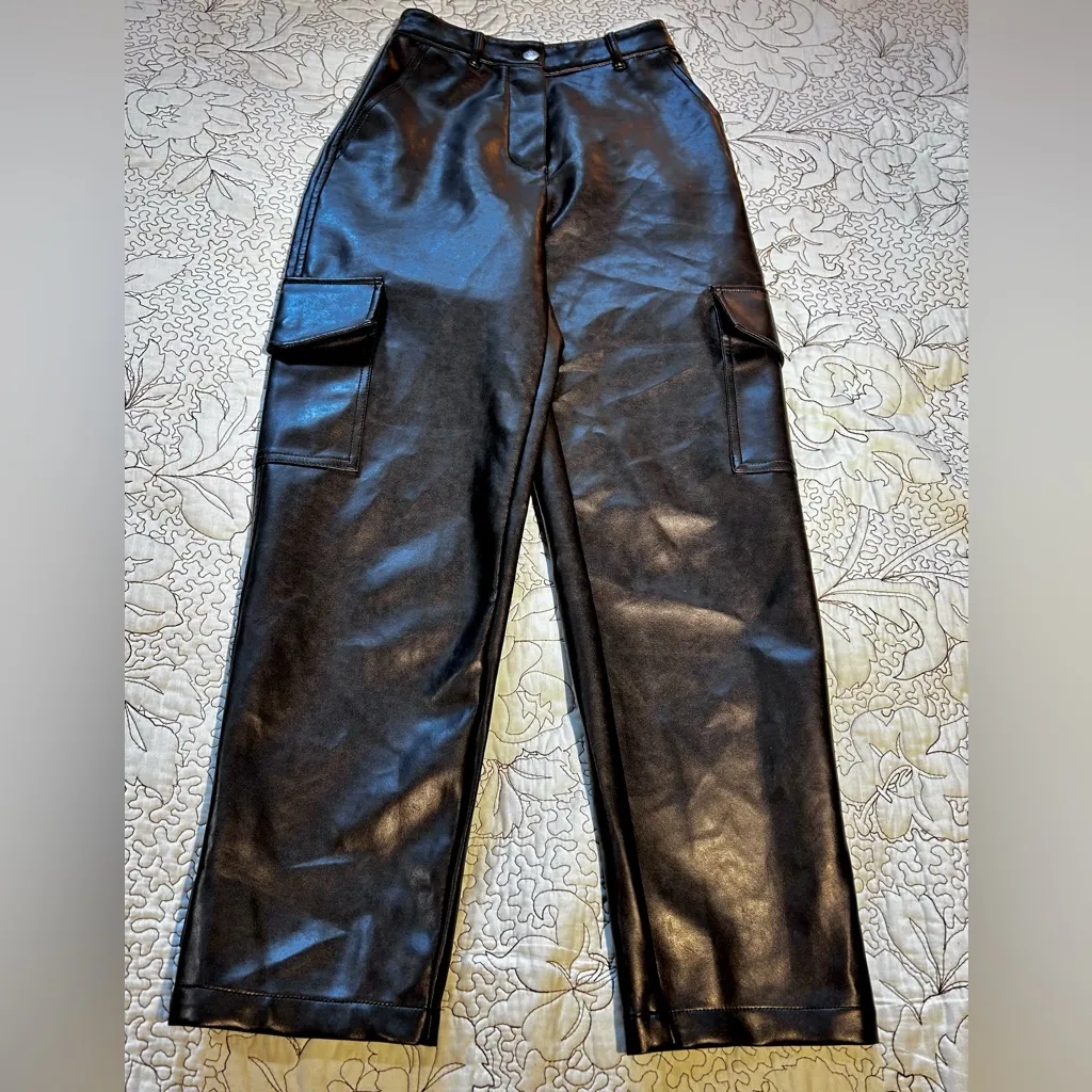 Aritzia WILFRED Black Modern Cargo Vegan Leather Adjustable Ankle Pants Sz 00 - Image 15