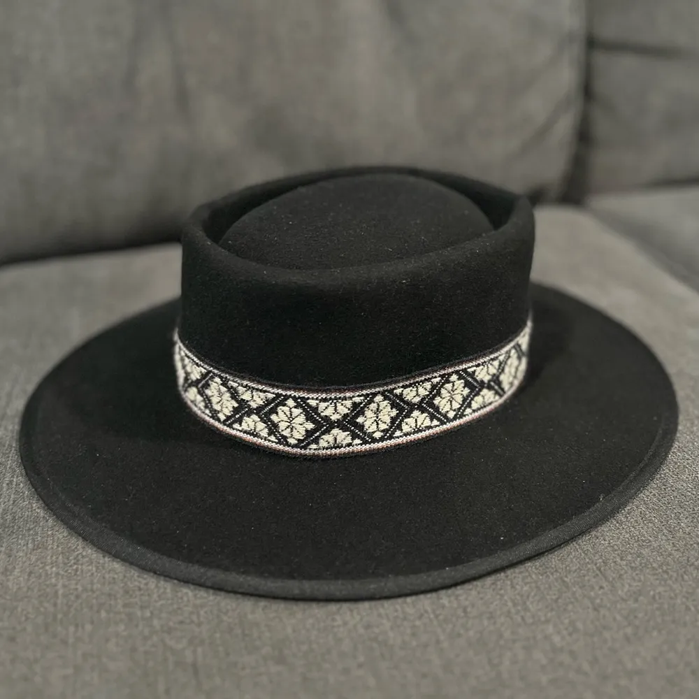 NWT Olive & Pique Celeste Embroidered Hat Ajustable Black One Size - Image 5