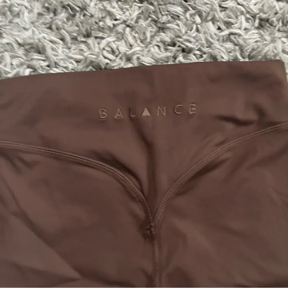 Balance Athletica vitality  brown biker shorts size small - Image 3