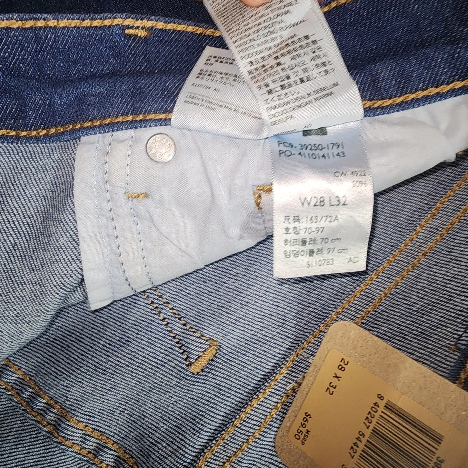 Levi's classic straight jeans 28''x32'' women's - Image 5