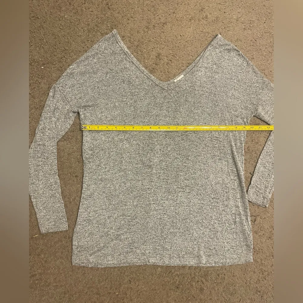 Garage  V-Neck 3/4 Long Sleeve Top - Image 9