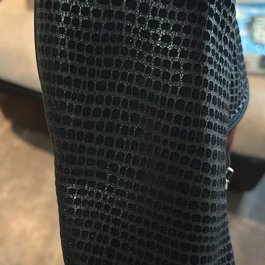 Sondra Roberts  Bucket Zip Purse‎ Red Suede Snake Skin Pattern Button Closure - Image 7