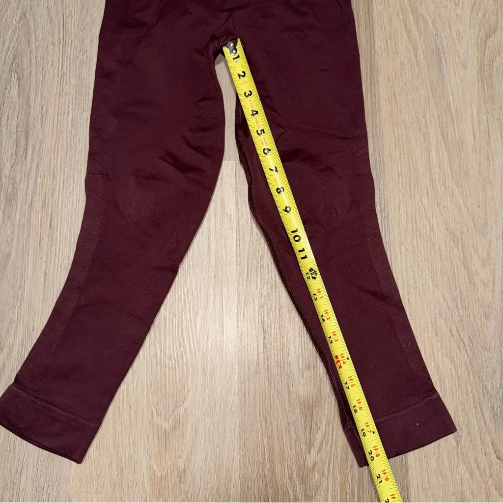 Lululemon Wine Berry Zone In Leggings - Size 6 - Image 6