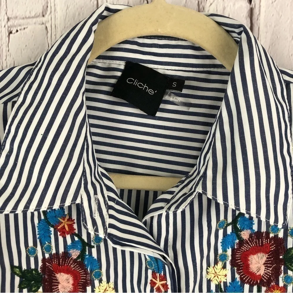 Cliche white and blue striped button down with floral embroidery size small - Image 2