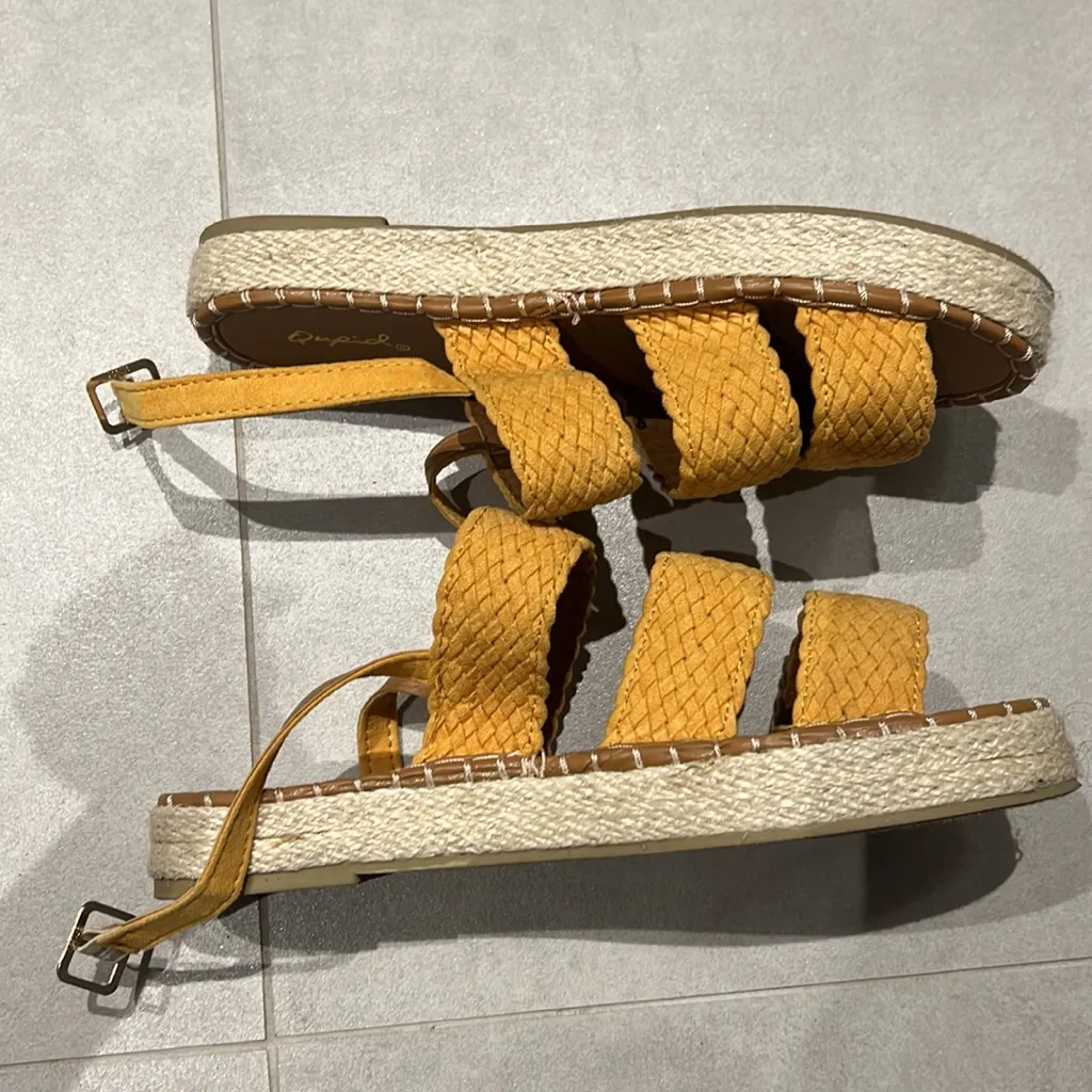 Women size 6 yellow marigold sandals braided adjustable strap platform shoes Y2K - Image 4