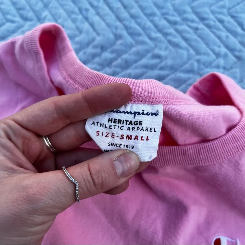 Champion  heritage cropped tee size small - Image 3
