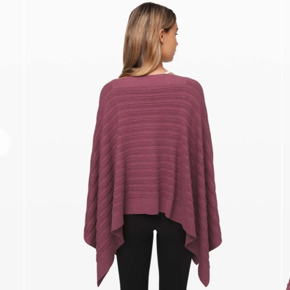 Lululemon Forward Flow Poncho in Heathered Plumful One Size - Image 7