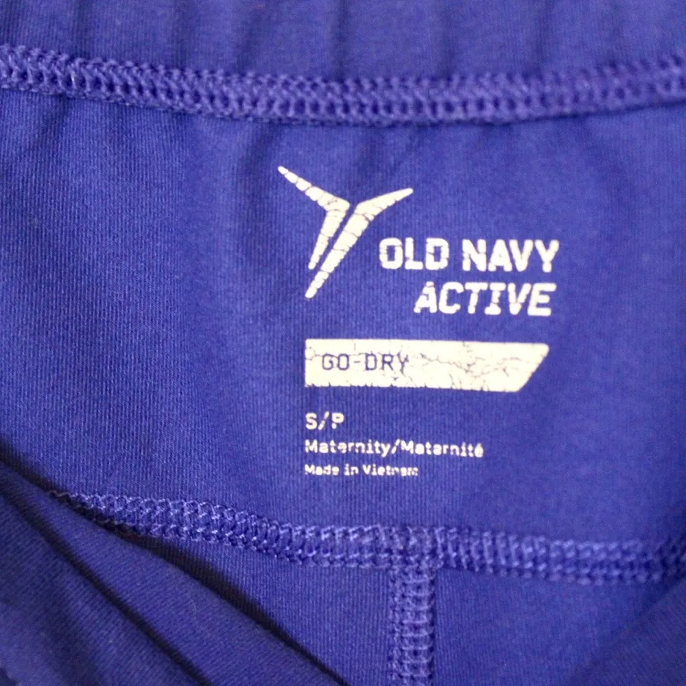 Old Navy Active | Blue Capri Maternity Leggings - Image 2