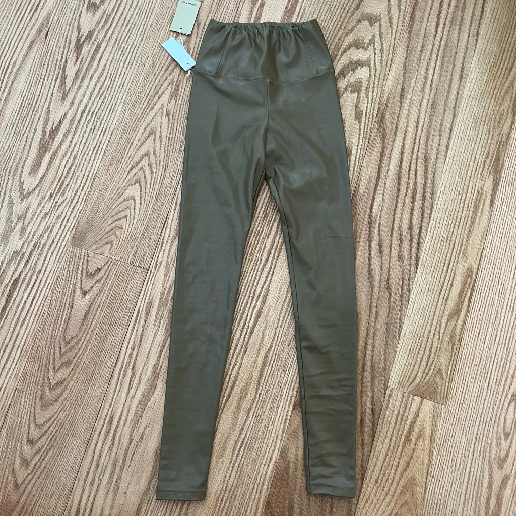 Aritzia Daria leggings - Image 3