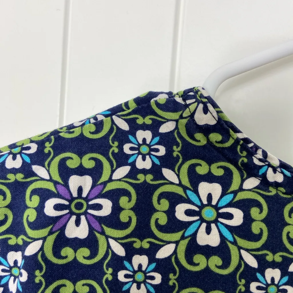 EUC SB Scrubs‎ women’s green navy floral print v-neck tie back pocket scrub top - Image 7