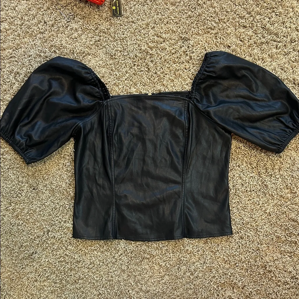 Marc New York by Andrew Marc Black Faux Leather Top in Size Large - Image 4