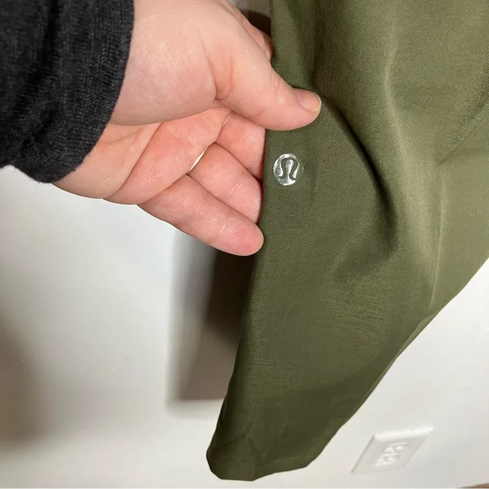 Lululemon city trek trouser olive green‎ size 8 - Image 12