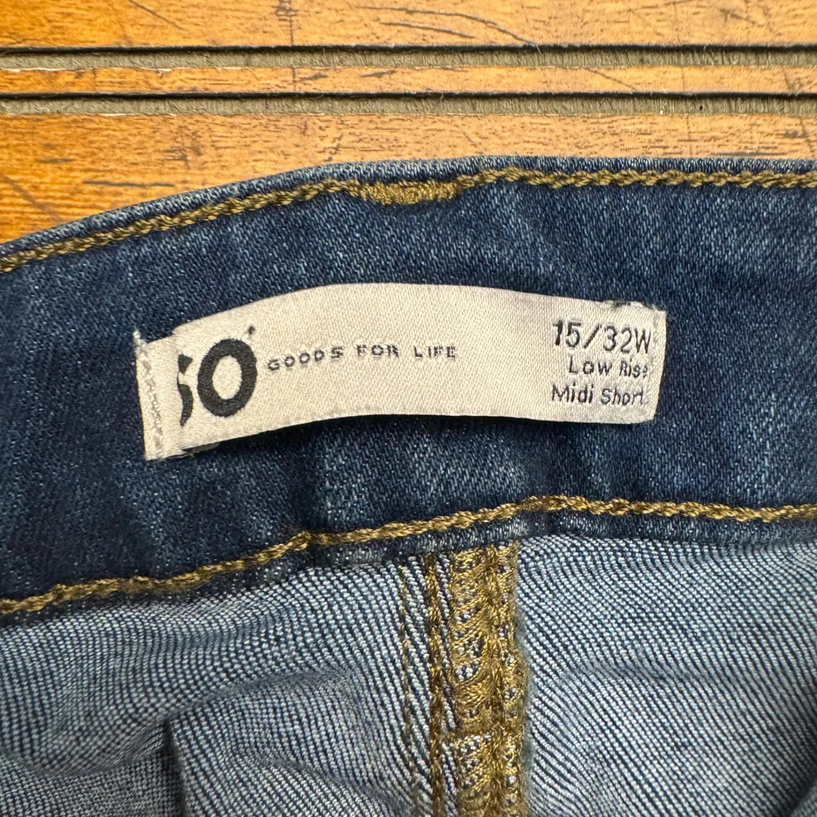 SO Goods For Life Women's Size 15 32W Blue Denim Low Rise Midi Shorts Cuffed - Image 2