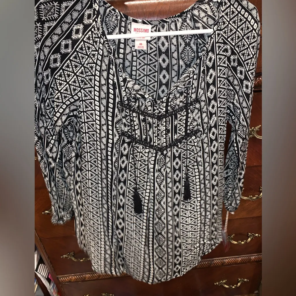 Mossimo Supply Co. Geometric Black and White Blouse Size XS - Image 2