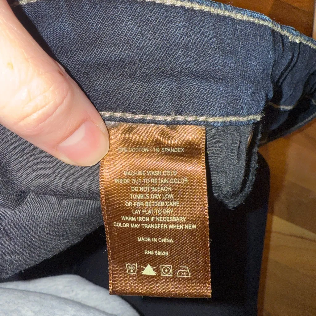 Kut from the‎ kloth Catherine boyfriend Bermuda style dark wash short size 8 - Image 3