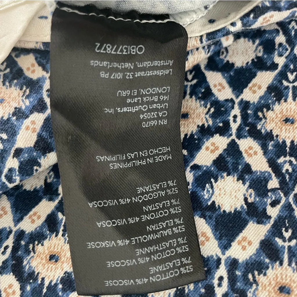 Anthropologie The Essential Collection pants in blue and white geometric pattern - Image 7