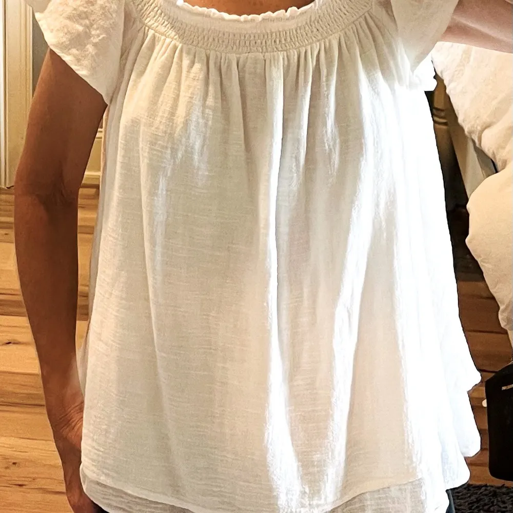 White Cotton Top Smocked Flowy Peasant Shirt Crown & Ivy Womens Small - Image 7