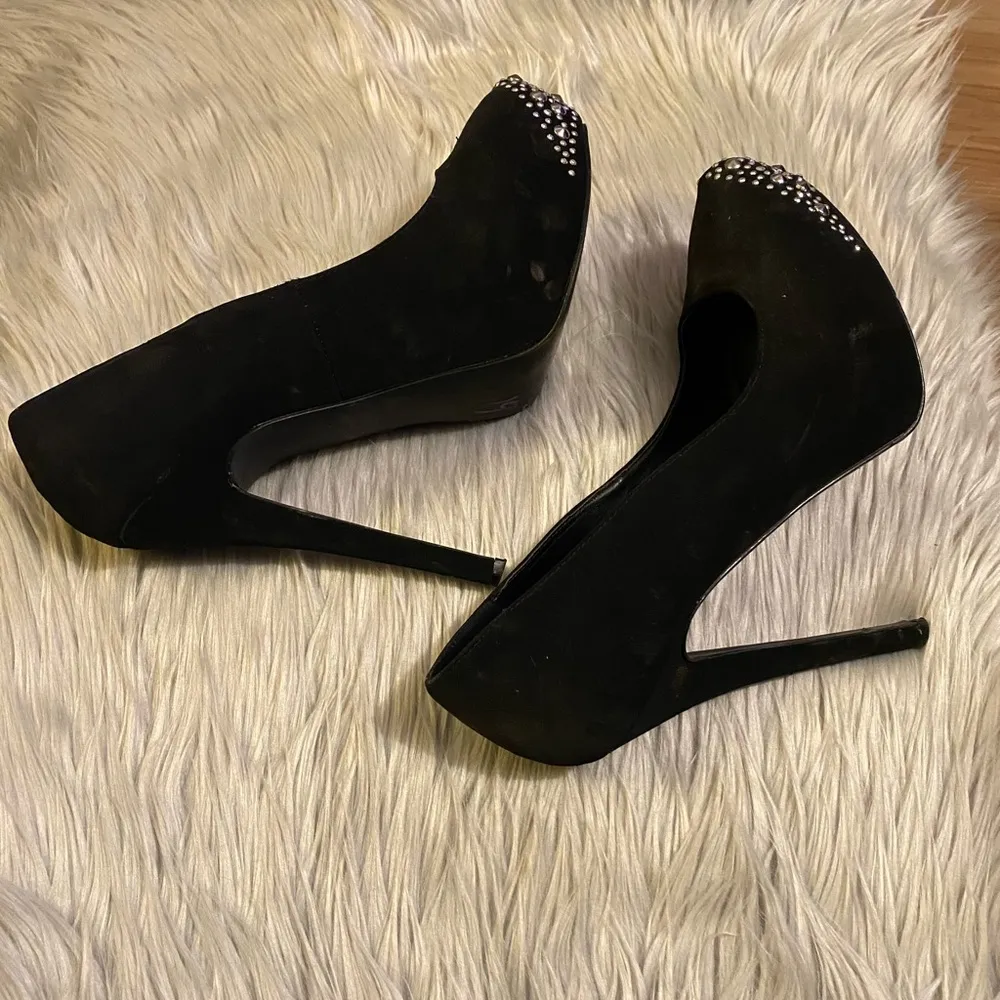 Penny Loves Kenny Black Suede with Beaded Top Accent Heels - Size 9 - Image 12