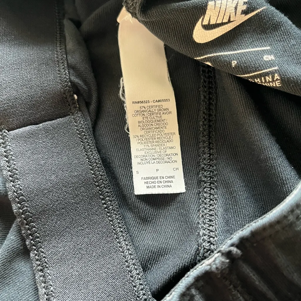 Nike High-Waist Black Leggings SP Gold Logo Athleisure Workout Activewear Yoga - Image 13