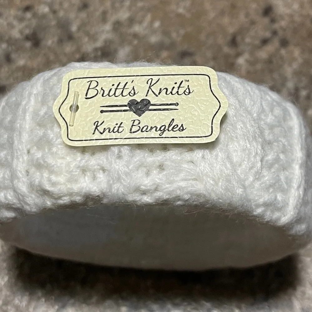 Britt's Knits bangle bracelet white cable knit NEW - Image 3