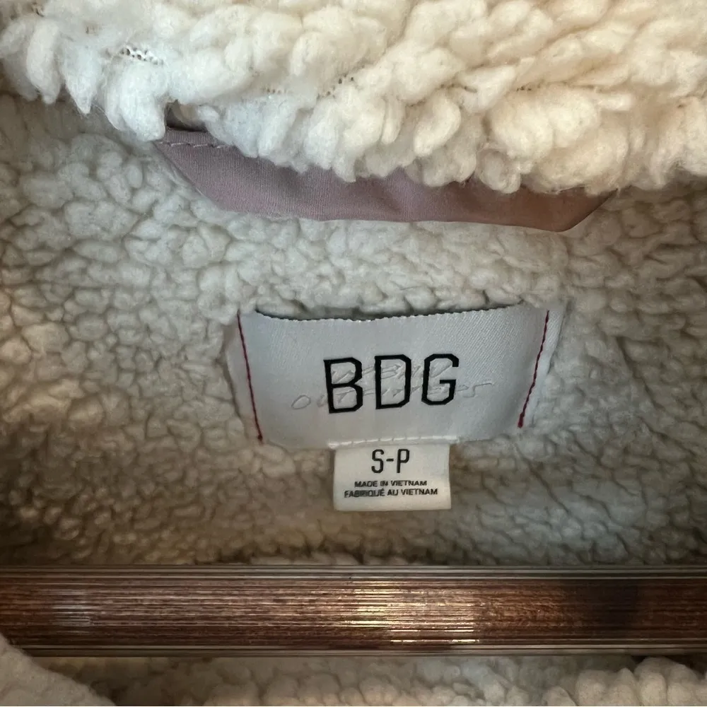 BDG sherpa lining puffer jacket, blush pink, cropped, size S - Image 2