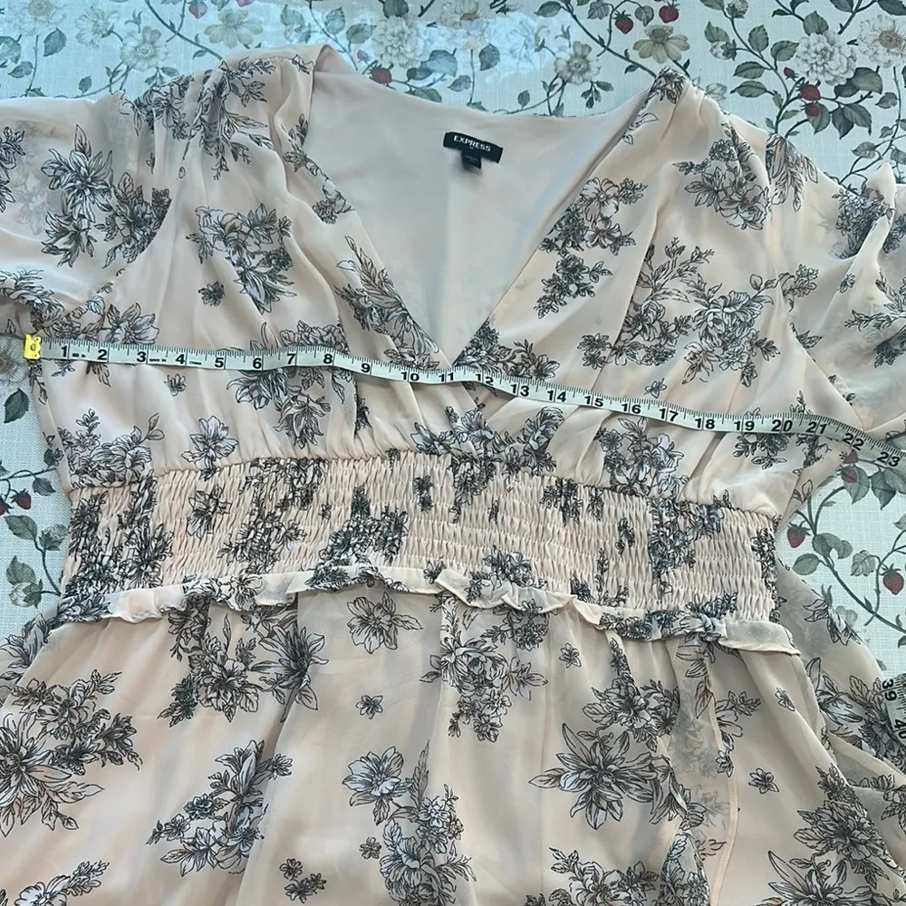 Express light Pink V-Neck smocked floral ruffled high-low Sundress size XL - Image 10