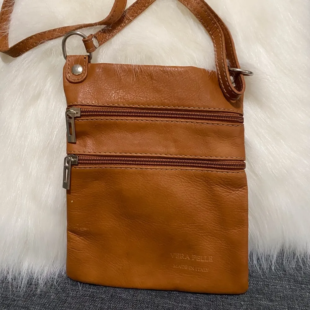 Vera Pelle Carmel Crossbody- Made in Italy - Image 6