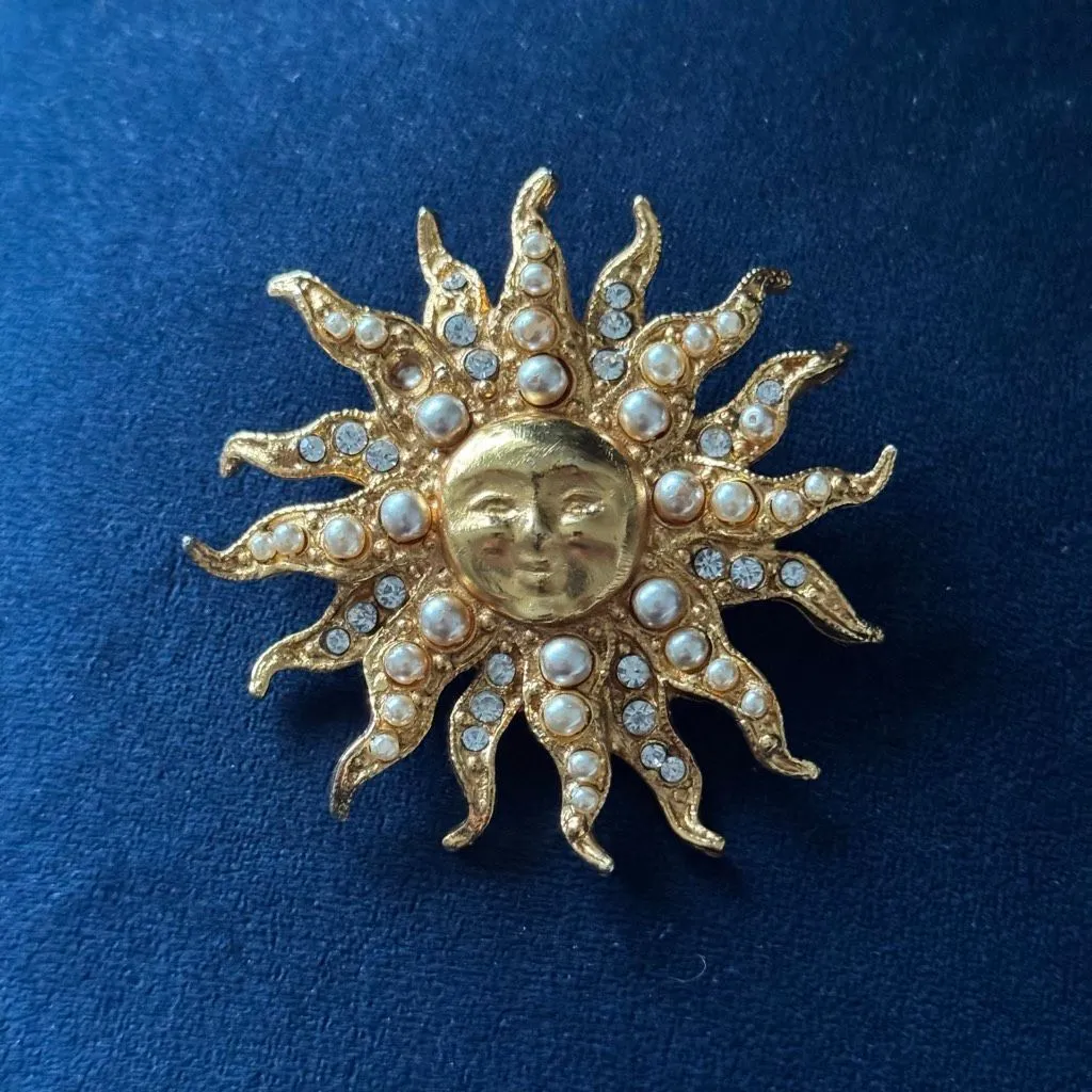 Rare Vintage Butler & Wilson 18K Gold Plated Celestial Sun Brooch With Stones - Image 6