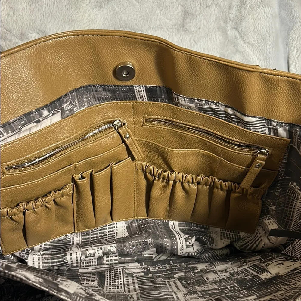 Kenneth Cole Reaction Tan Laptop Tote - Image 10