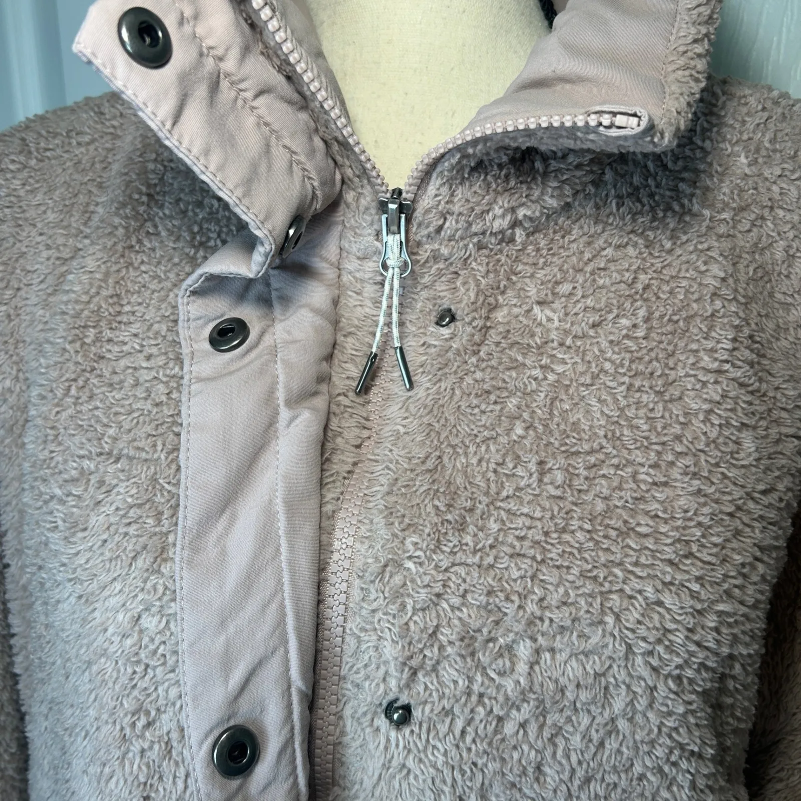 Vuori Pink‎ Sherpa Fleece Jacket Women's Large VW530 Cropped Full Zip - Image 3