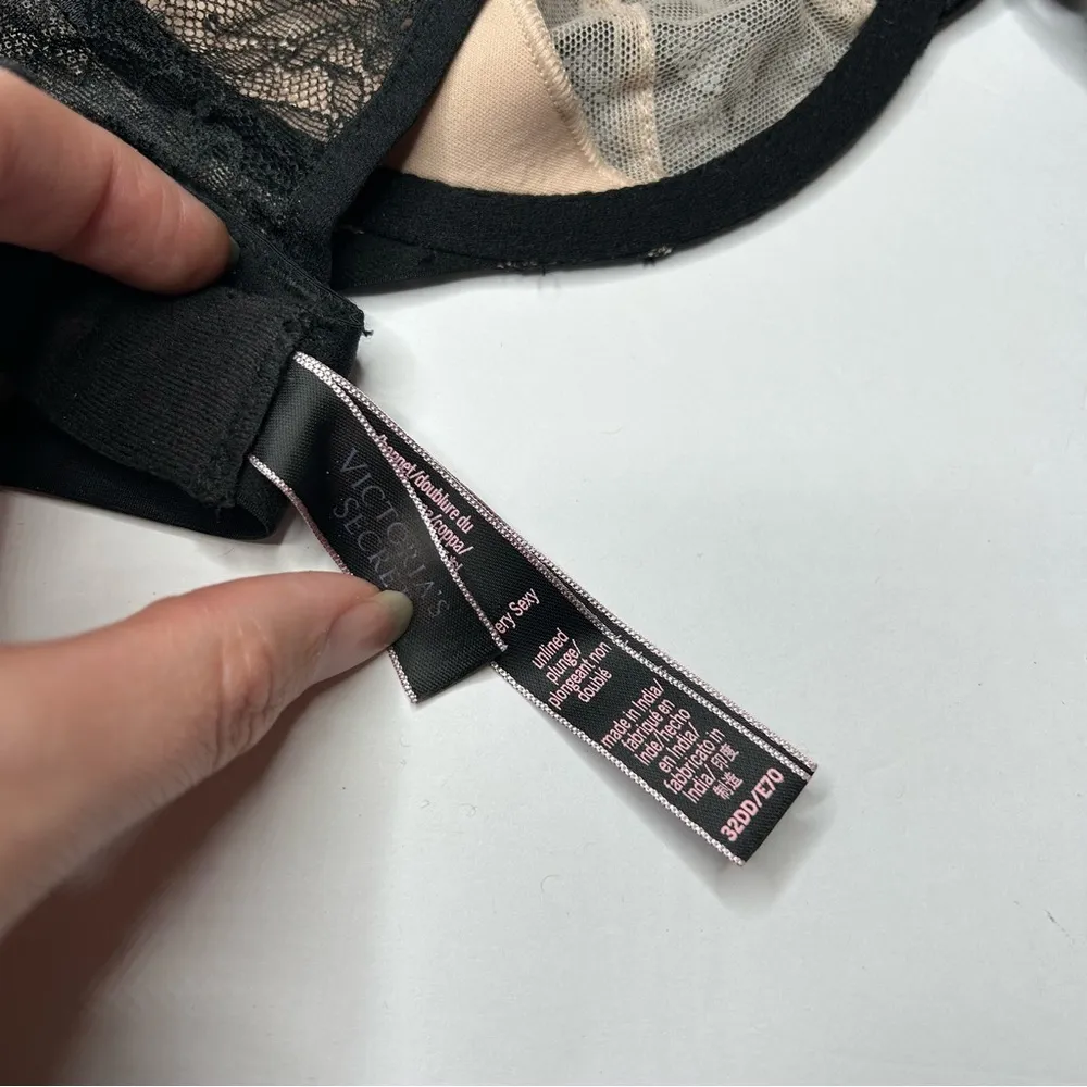 Victoria's Secret Black Lace Unlined Bra 32DD Plunging Neckline - Image 6