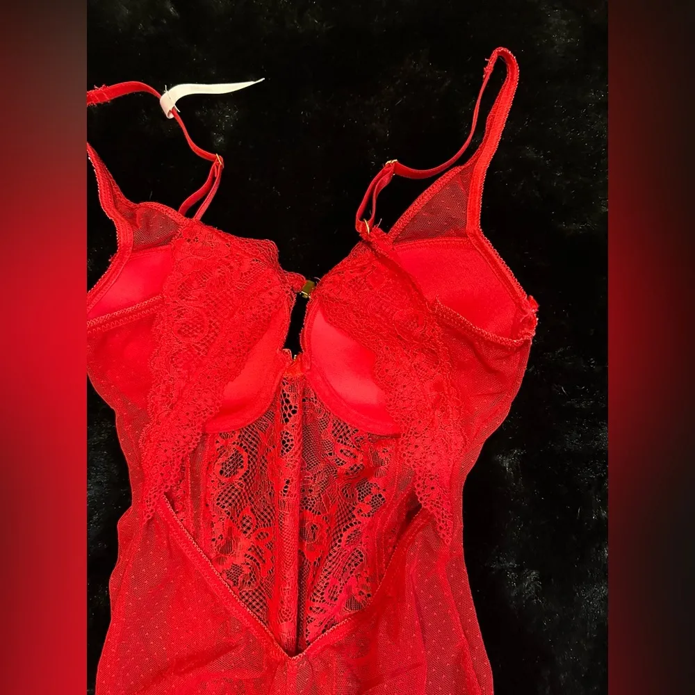 Daisy Fuentes Red Lace Bodysuit - Size Small - Image 9