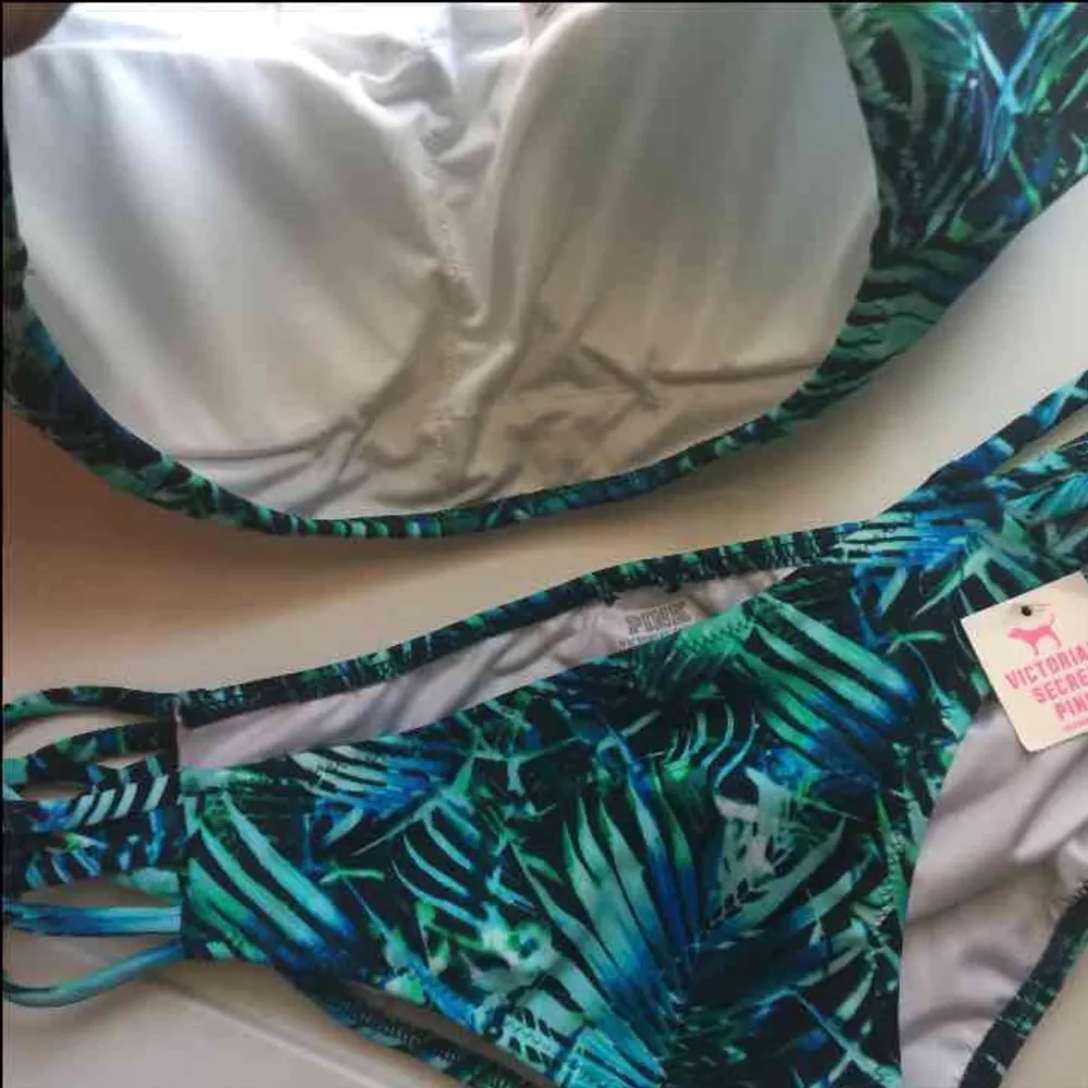DISCONTINUED - NWT XS VS PINK CROP Surf SWIM Top - Image 2