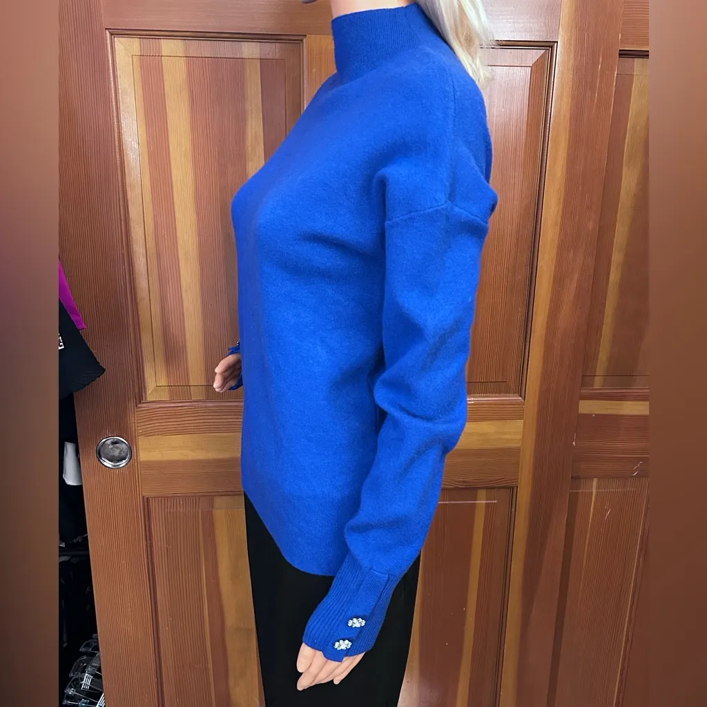 Tahari Cashmere Sweater. - Image 13