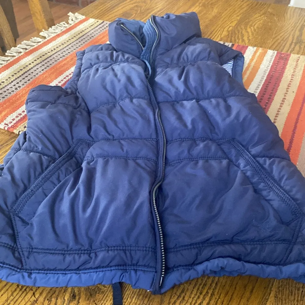 American Eagle Blue Puffer Vest - Image 7