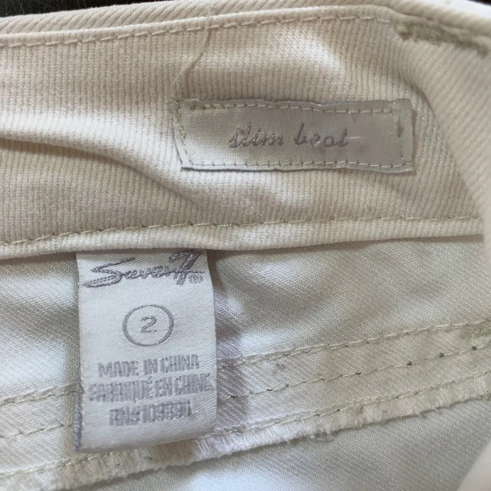 Seven7 Slim Bootcut Jeans Size 2 White Denim Low Rise Designer Jeans Embroidered - Image 4