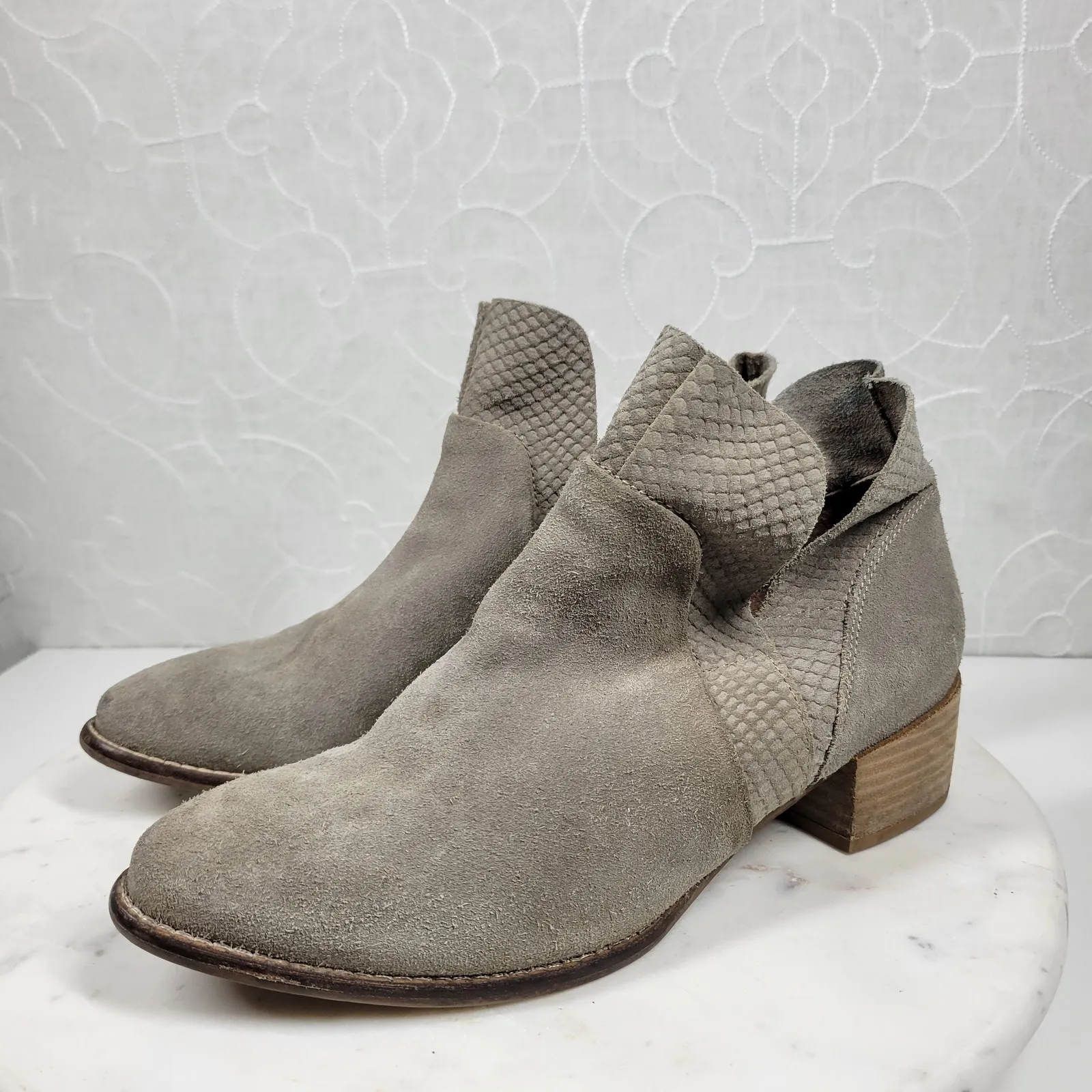 Seychelles Womens Ankle Boots 8 Gray Taupe Suede Leather Side Zip Block Heel - Image 15