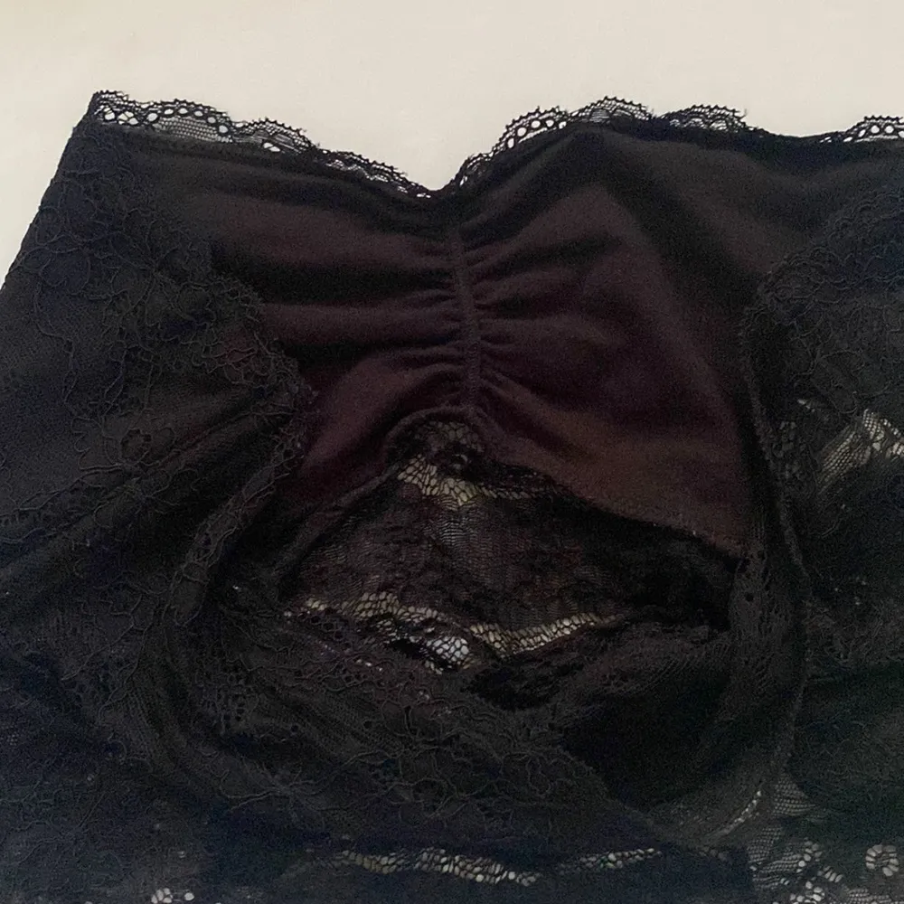 Free People Intimately black strapless lace bralette, size medium - Image 5