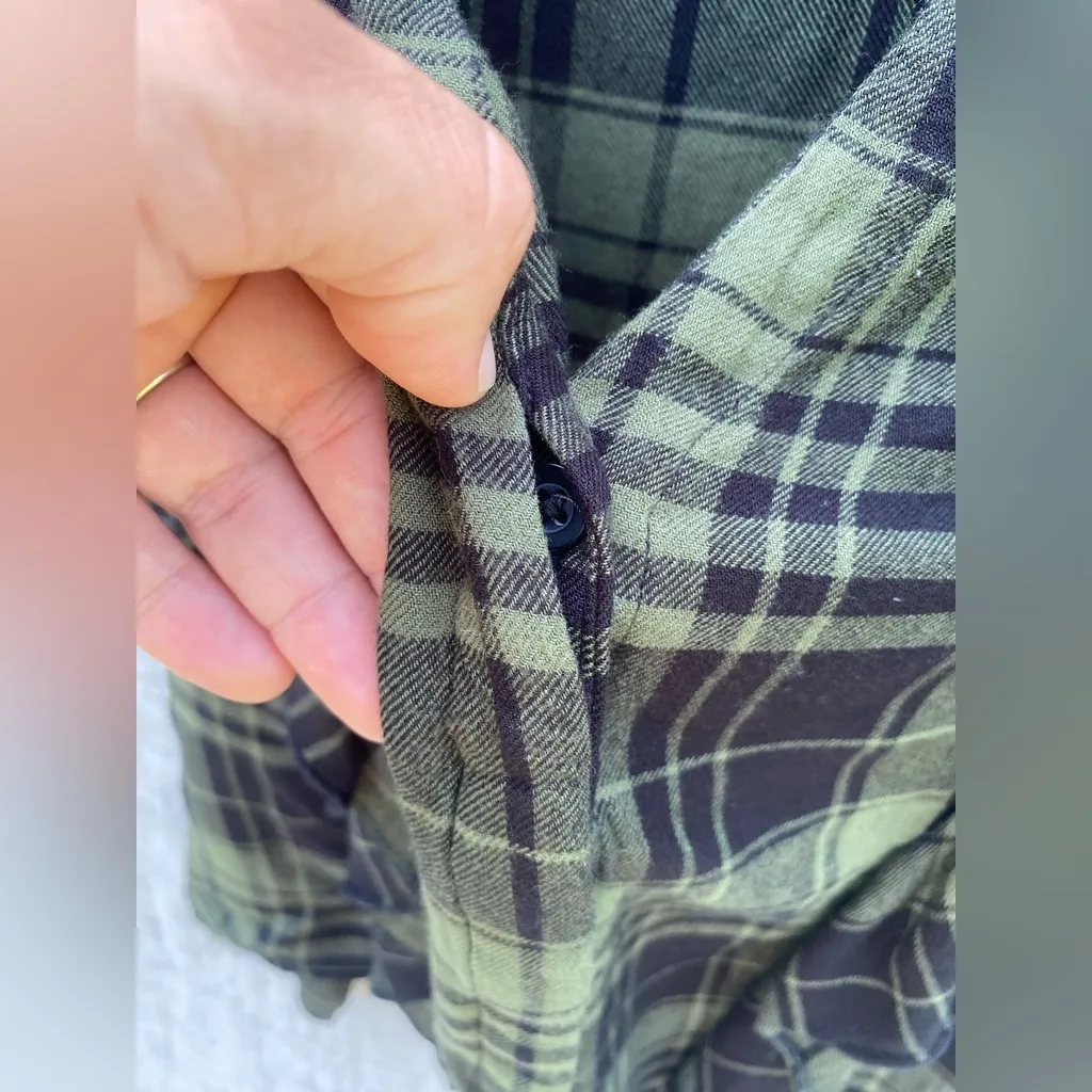 Alice + Olivia - Janet Side Ruffle Blouse in Army Green &  Black in Size Small - Image 7