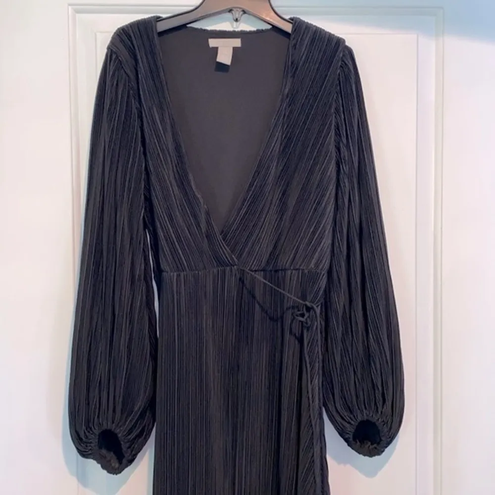 H&M black crinkle fabric faux wrap party dress size small - Image 3