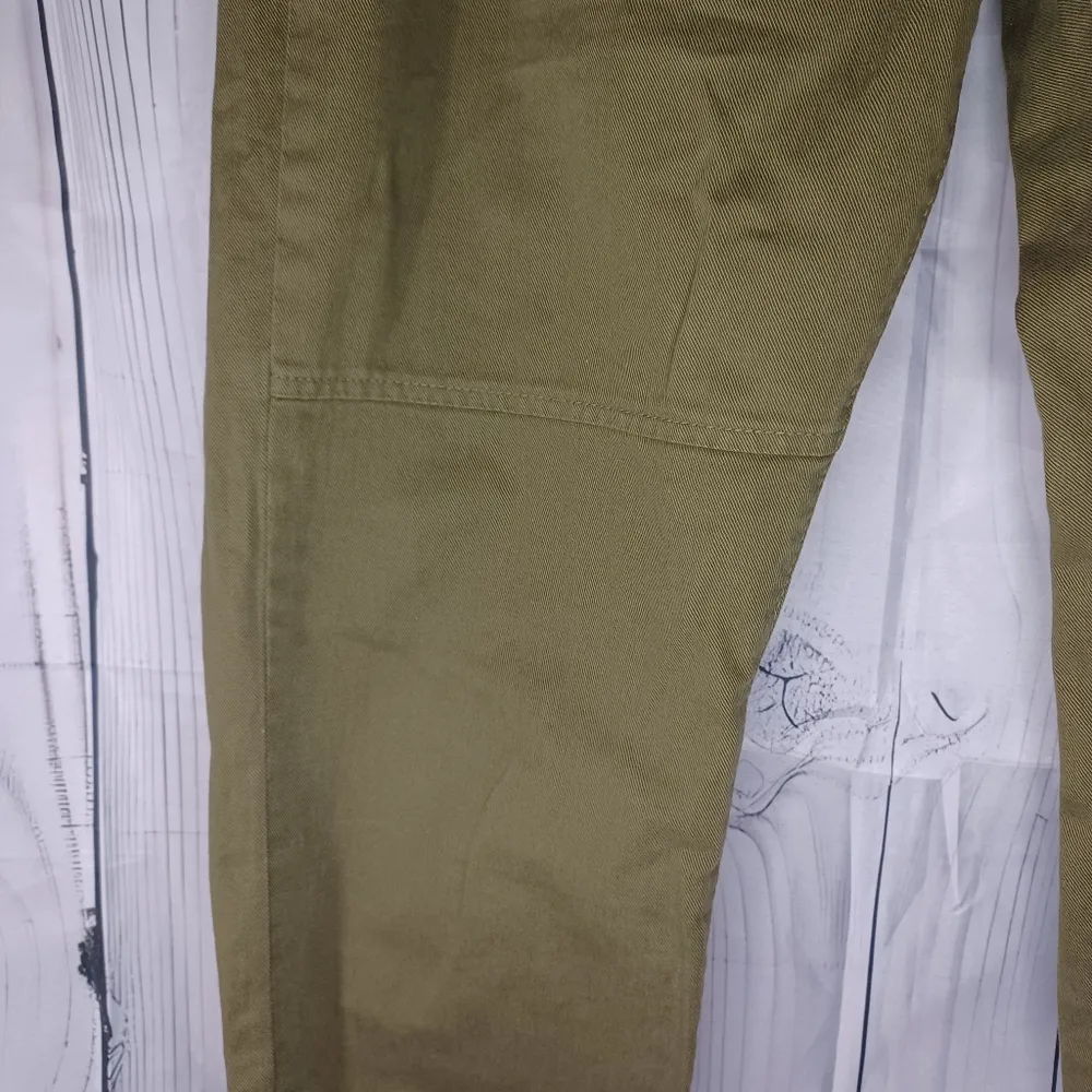 Bershka Women's Olive Green Cargo Pants NWT - Image 6