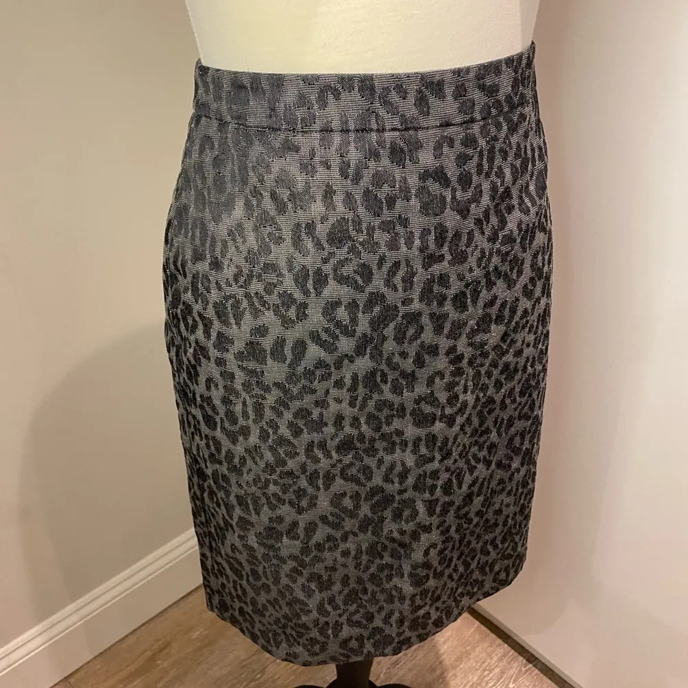 Ann Taylor Loft Black Gray Leopard Print Skirt Size 4 - Image 4