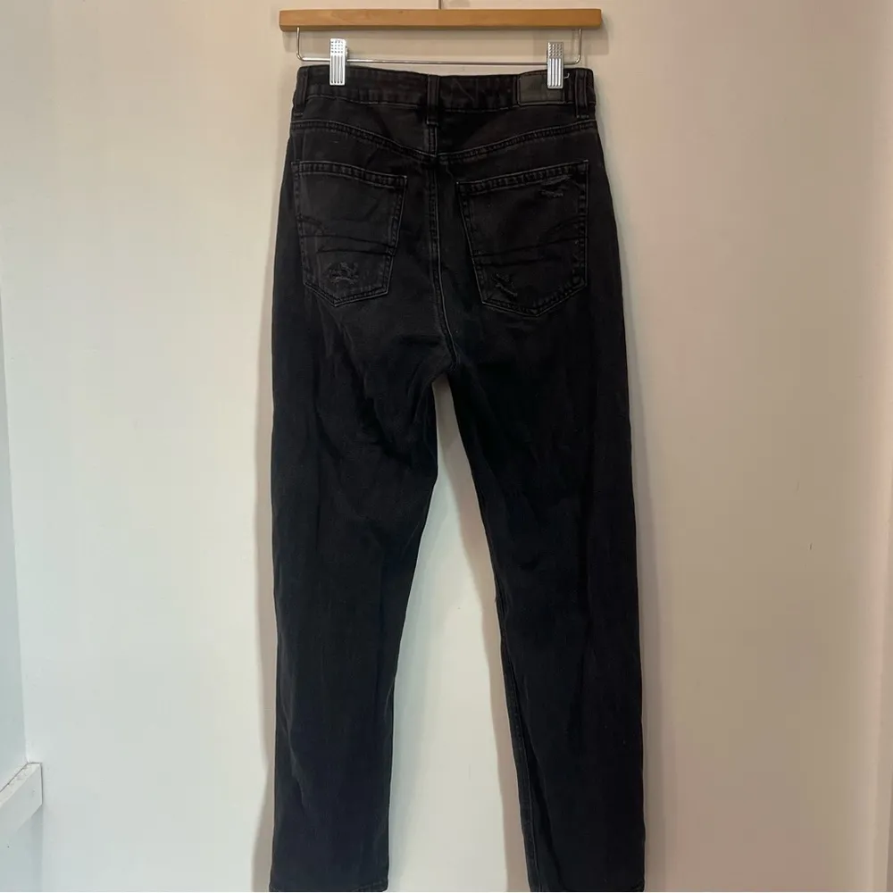American Eagle black distressed mom jeans size 2 - Image 3