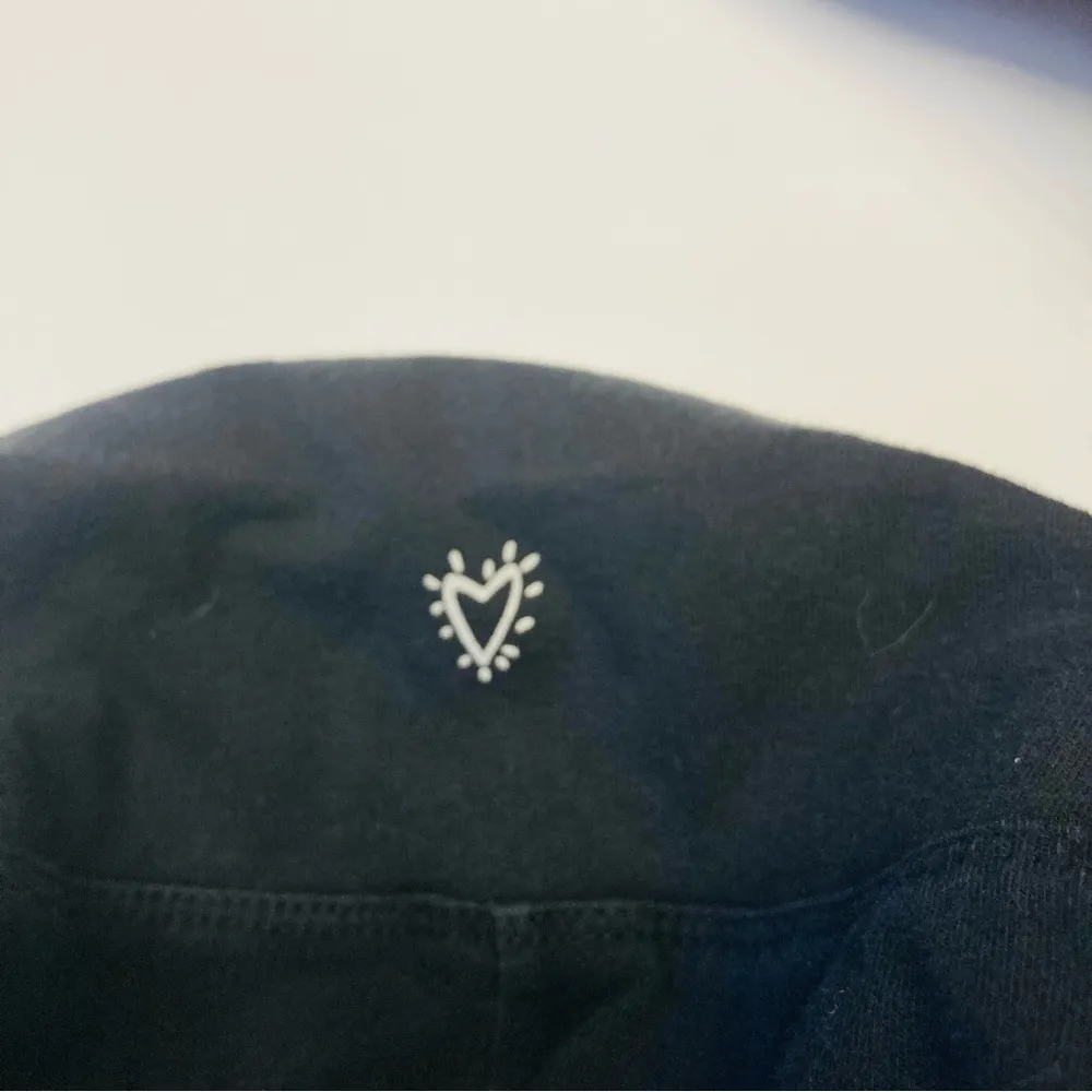 Betsey Johnson Performance Lattice Cutout Cropped Soft Legging Size Medium Black - Image 4