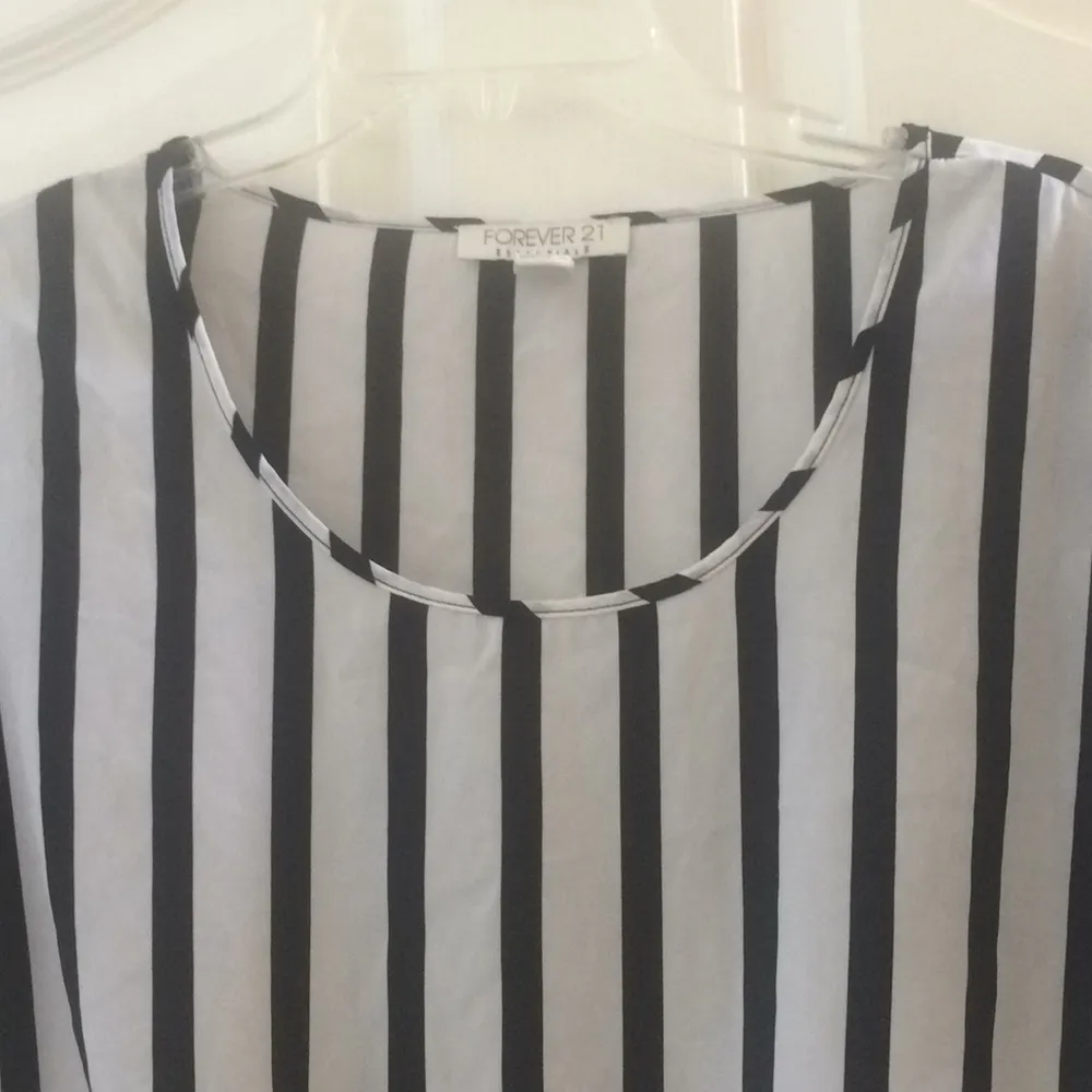 FINAL MARKDOWN Ladies forever 21 tie front top large - Image 3