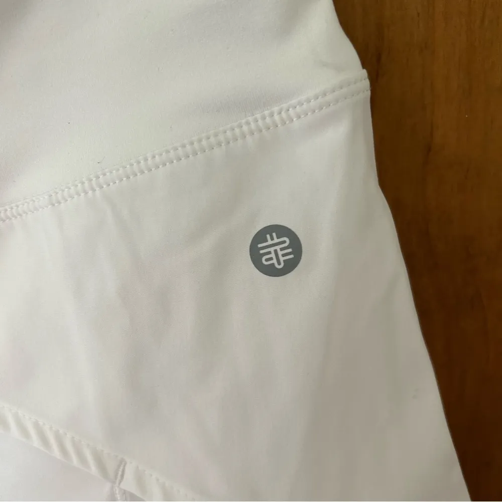 Ducsport White Slice Tennis Shorts. Size Medium. - Image 6