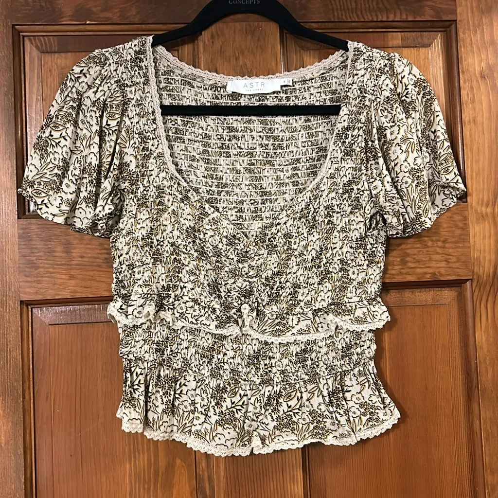 ASTR Floral, Cream Ruffle Blouse, Medium - Image 2