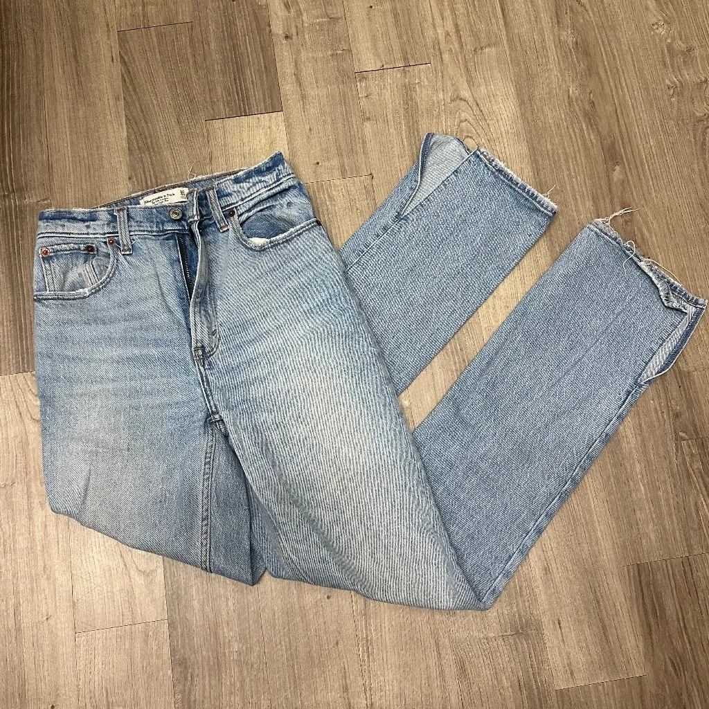 Abercrombie 90s Straight Ultra High Rise Size 24" - Image 2